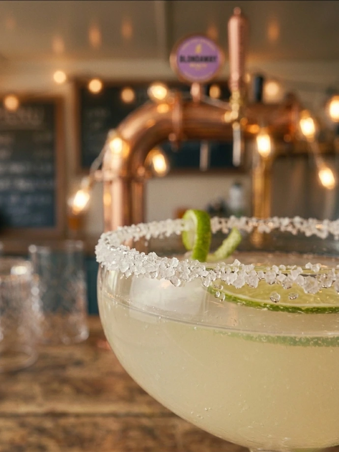 Bordo di sale su un bicchiere di Margasita